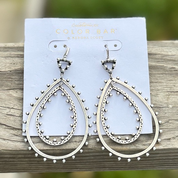 ✸VINTAGE Kendra Scott Rumer Earrings in Siver